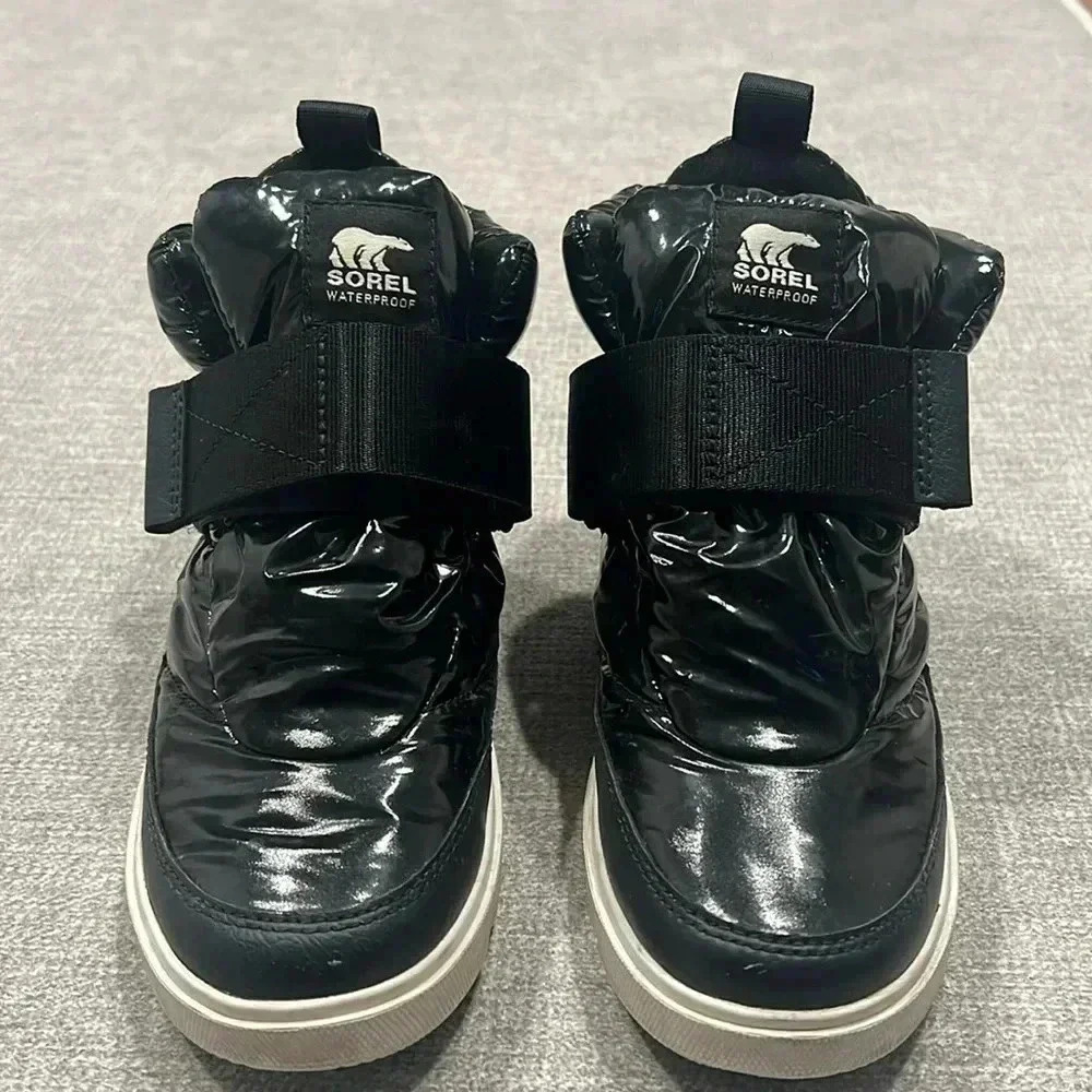 Sorel Joan of Arctic Waterproof Puffy Strap Black Boots Womans